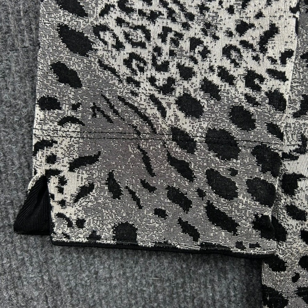 Chico's Travelers Animal Print Top LS Button Front Black Silver Gray Size 2 - Picture 3 of 12